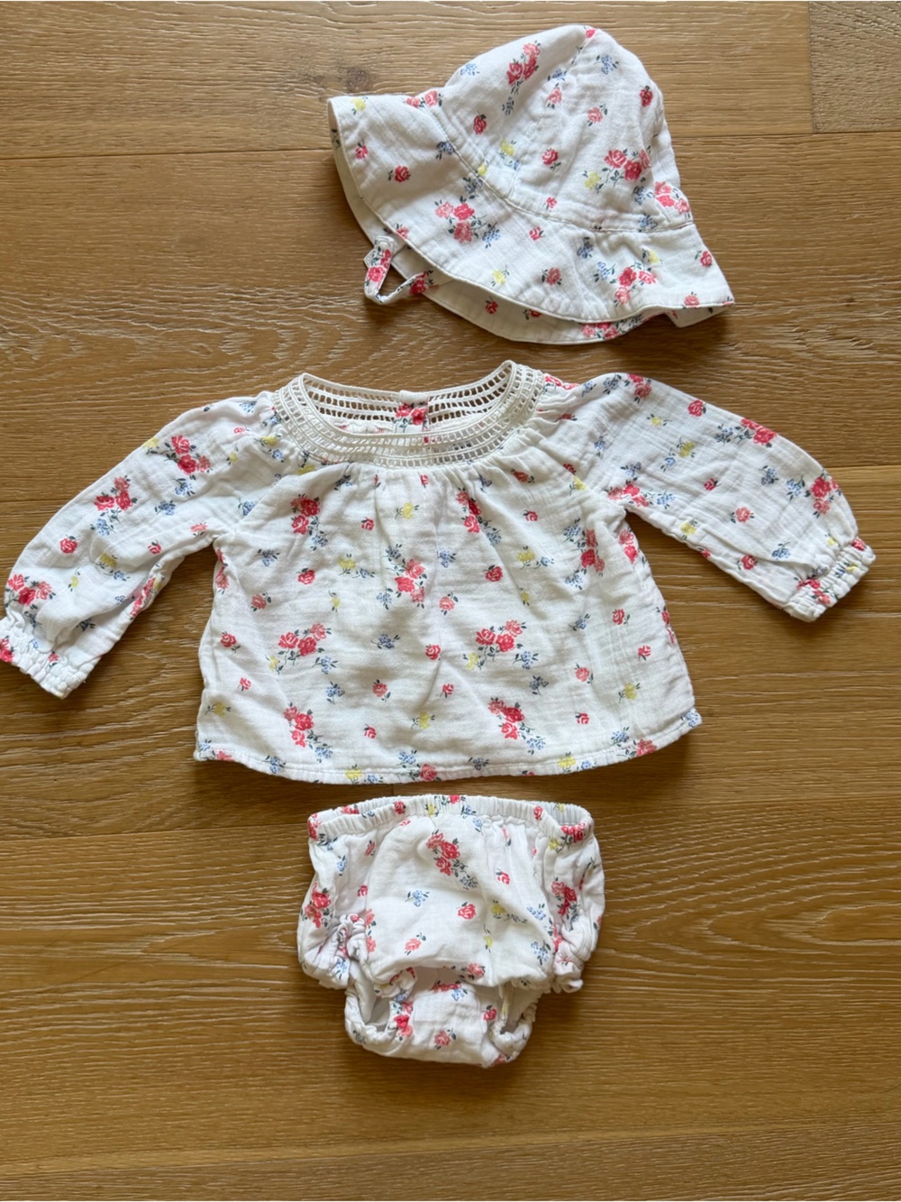 Baby GaP Floral 3-Piece Set with Sun Hat - White & Pink